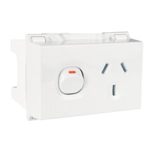Clipsal SWITCHED SOCKET OUTLET 250V 10A 3PIN DP